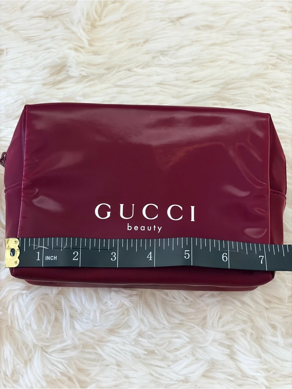 Gucci sleek beauty